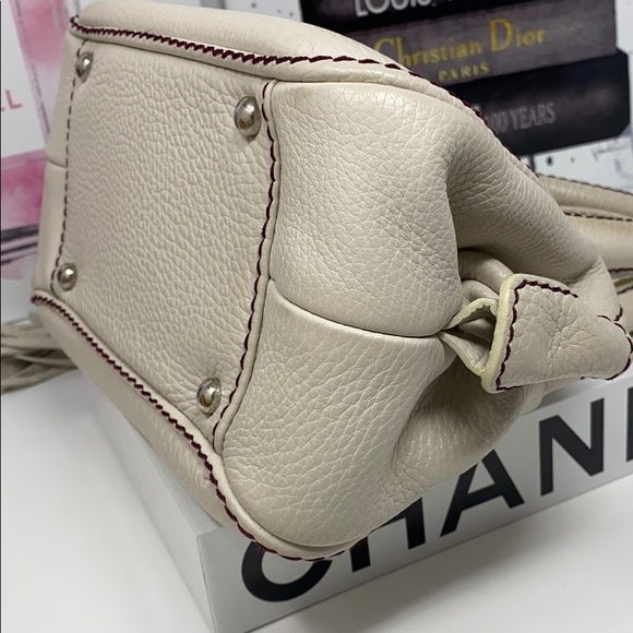 Chanel logo fringe hand bag (2003-2004) - Picture 10 of 16